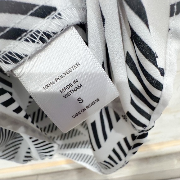 NY&C flowy chiffon black white top ❤️ - Picture 5 of 7